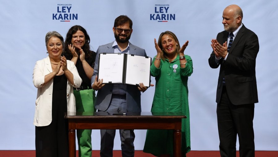 «Ley Karin»: Presidente Boric promulga iniciativa que sanciona el abuso y el acoso laboral