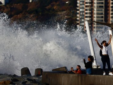 Siguen las marejadas en las costas chilenas: Estos son los horarios de mayor intensidad por regiones