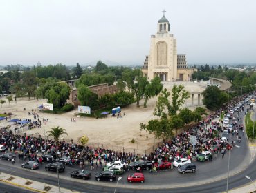 Más de 6 mil personas llegan hasta el Templo Votivo de Maipú a ver a la "Sanadora de Rosario"