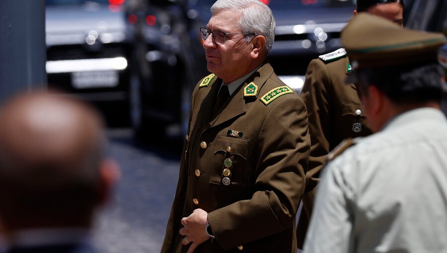 Coroneles en retiro de Carabineros entregan cerrado respaldo a general Yáñez