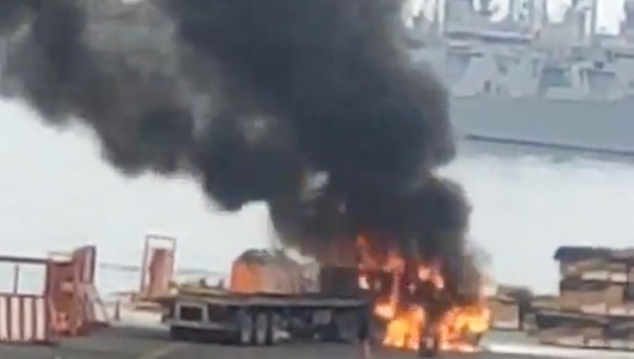 Carga destinada a Rapa Nui termina completamente quemada en incendio en el Puerto de Valparaíso