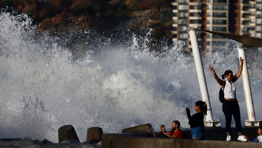 Siguen las marejadas en las costas chilenas: Estos son los horarios de mayor intensidad por regiones