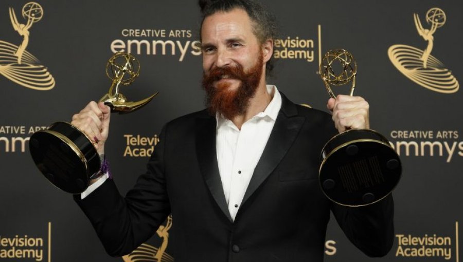 Compositor chileno Cristóbal Tapia suma una nuevo Emmy por la banda de la serie "The White Lotus"