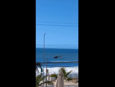 Bañistas fueron rescatados por salvavidas y un helicóptero de la Armada desde la playa Amarilla de Concón