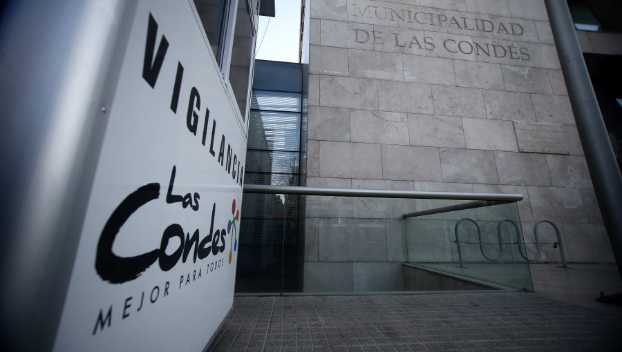 Municipalidad de Las Condes se querella contra jefe de unidad de Compras por delitos de corrupción