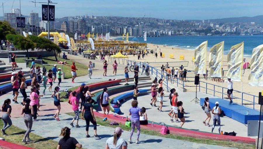 Implementan nuevos talleres y disciplinas gratuitas en Playa del Deporte de Viña del Mar