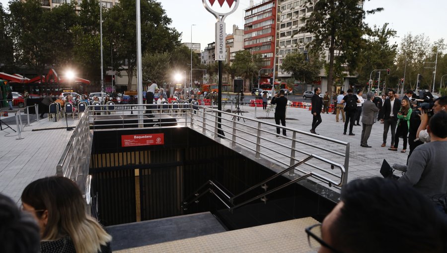 Luego de 1.500 días cerrado, autoridades reinauguraron el acceso a la estación Baquedano del Metro de Santiago