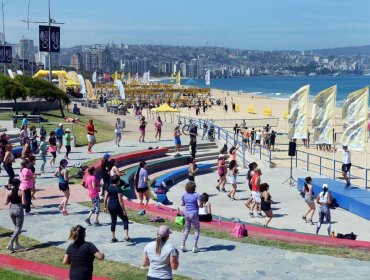 Implementan nuevos talleres y disciplinas gratuitas en Playa del Deporte de Viña del Mar