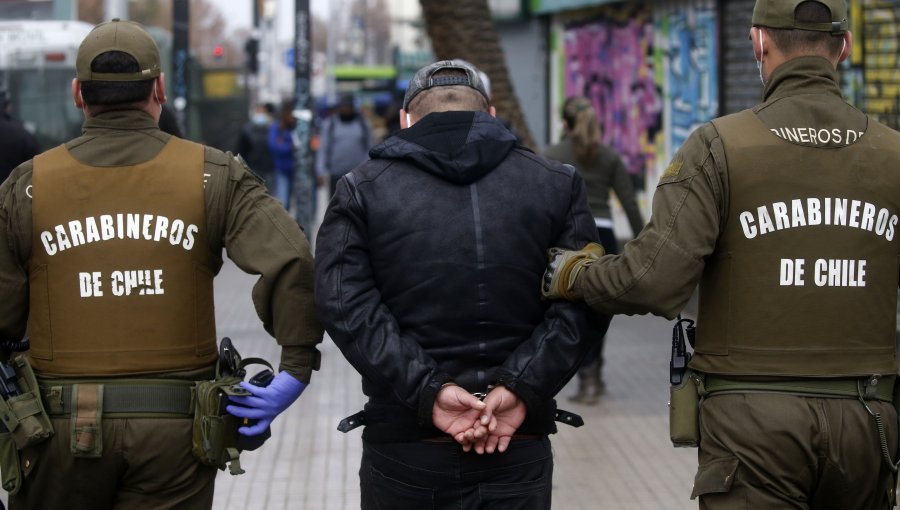 Dos colombianos fueron detenidos tras asaltar a adolescentes en plaza de Valparaíso