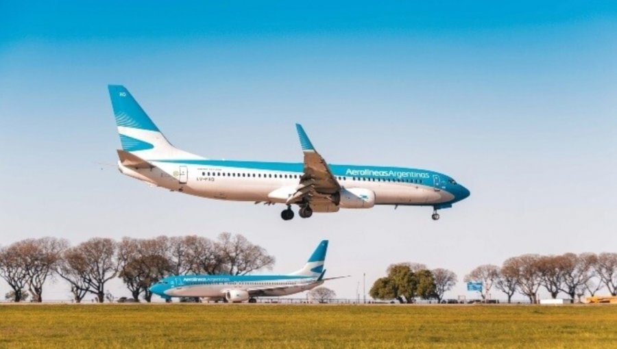 Gobierno de Milei anuncia nueva medida: reduce en un 43% las gerencias de Aerolíneas Argentinas