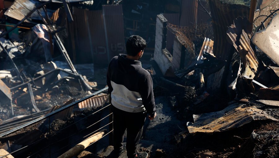 Incendio en La Calera termina con 3 casas completamente destruidas y 18 damnificados