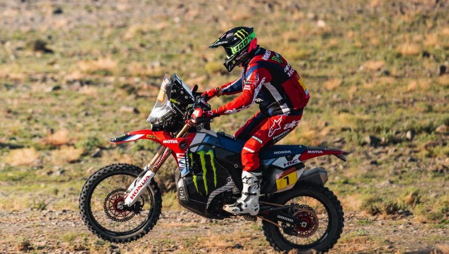 Duro revés para Pablo Quintanilla: quedó sin bencina y casi sin chances de victoria en el Dakar 2024