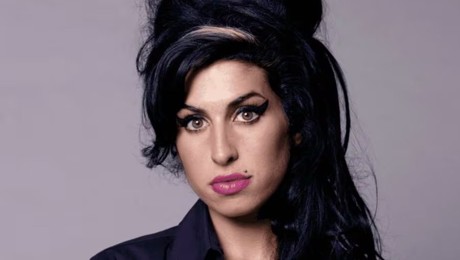 Liberan tráiler de película biográfica de Amy Winehouse