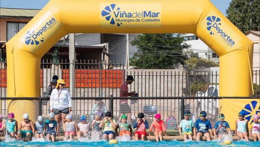 Con actividades gratuitas en los barrios se inició la temporada de piscinas 2024 en Viña del Mar