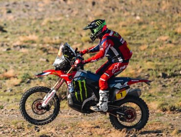 Duro revés para Pablo Quintanilla: quedó sin bencina y casi sin chances de victoria en el Dakar 2024