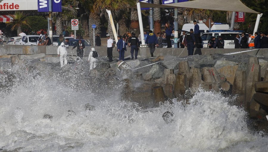 Familiares de Anahí Espíndola llegaron donde se encontró cuerpo en roqueríos en Viña del Mar