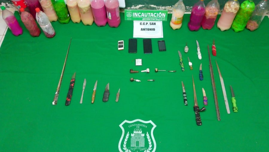 Armas blancas, celulares, licores y hasta pipas artesanales incautaron en allanamiento en la cárcel de San Antonio