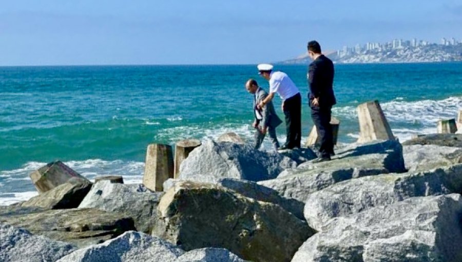 Encuentran un cuerpo sin vida en los roqueríos de la avenida Perú de Viña del Mar