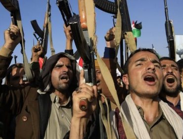 Los riesgos militares y geopolíticos que enfrenta Occidente al atacar a los hutíes en Yemen por su campaña en el mar Rojo