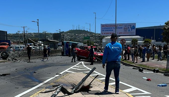 Volcamiento de bus en Talcahuano deja al menos a 35 personas lesionadas