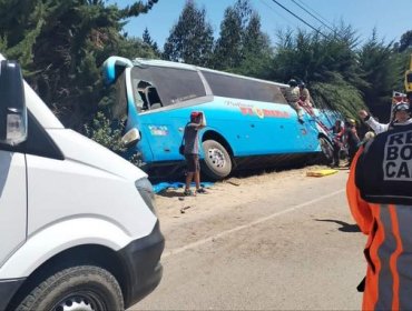 Tragedia en la carretera cerca de Cartagena: Bus choca con un árbol dejando al menos 10 lesionados y un fallecido