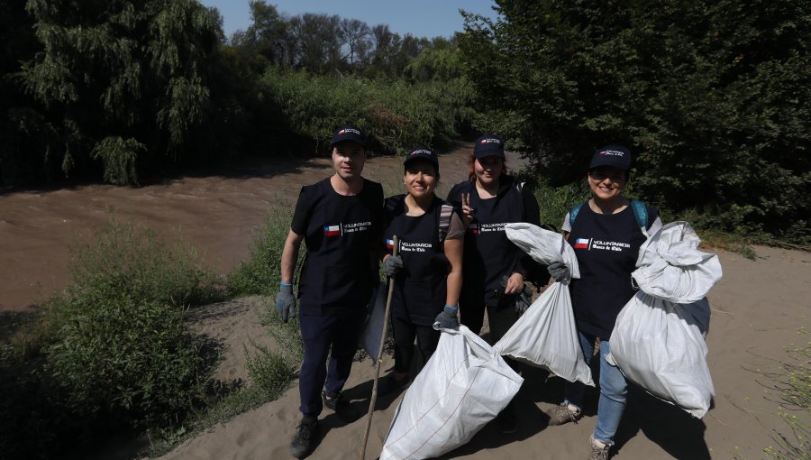 Retiran 5 toneladas de basura durante limpieza de la Playa Grande de Cartagena