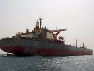 Misil impacta contra barco de propiedad estadounidense cuando transitaba al sur de Yemen