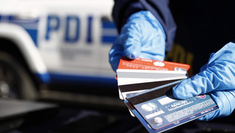 Padre e hija fueron detenidos por uso de tarjetas bancarias robadas en Valparaíso