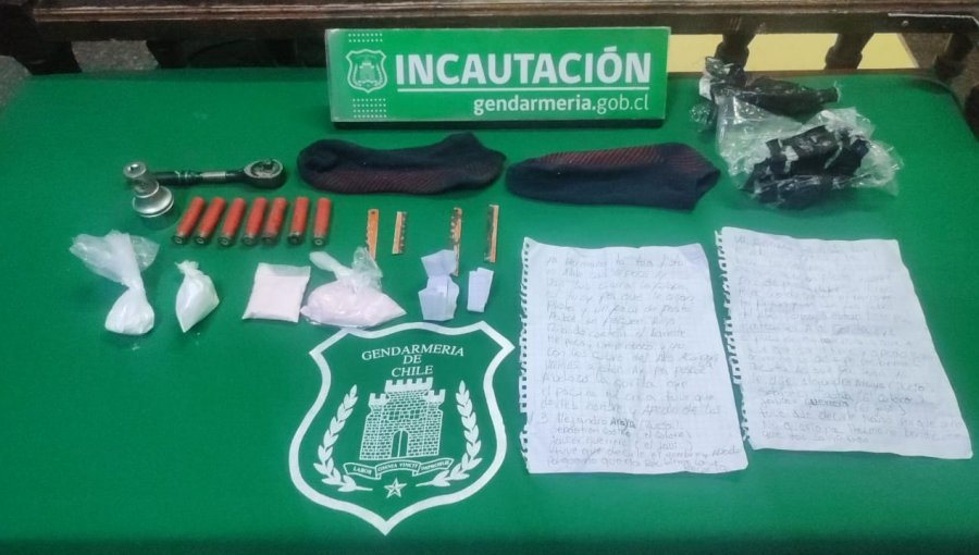 Decomisan armas, municiones y droga tras lanzamientos de sendos "pelotazos" en las cárceles de Los Andes y San Felipe