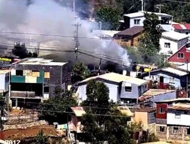 Una vivienda fue consumida por incendio en un sector de Nueva Aurora en Viña del Mar