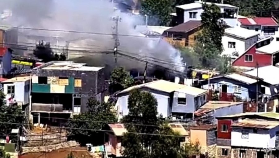 Una vivienda fue consumida por incendio en un sector de Nueva Aurora en Viña del Mar