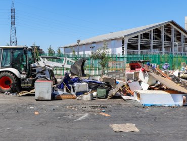 10 detenidos deja operativo contra comercio informal en exterior de cárcel Santiago 1: retiran 30 puestos no establecidos