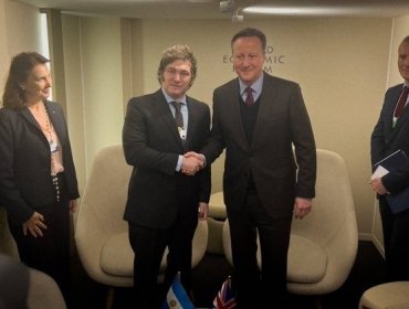 Presidente argentino Javier Milei se reunió con ministro inglés por tema de Islas Malvinas