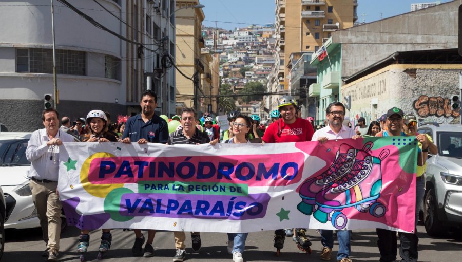 Medio millar de patinadores marcharon por Valparaíso pidiendo un patinódromo regional