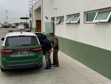 Cuatro adolescentes fueron detenidos portando arma de fantasía y circulando en un auto robado en Quintero