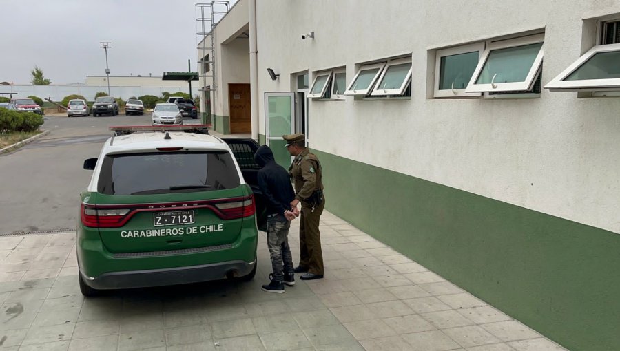 Cuatro adolescentes fueron detenidos portando arma de fantasía y circulando en un auto robado en Quintero