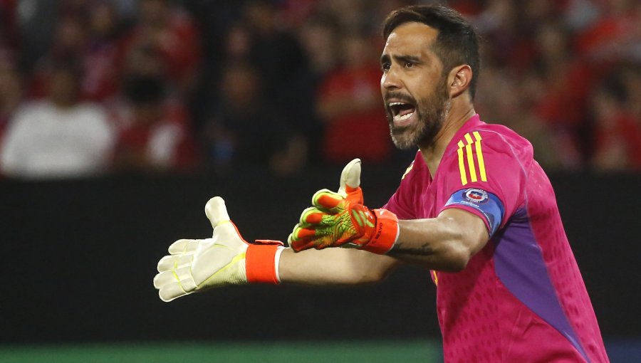 Claudio Bravo pidió "respeto y educación" a jugadores de Chile sub-23 tras derrota ante Perú