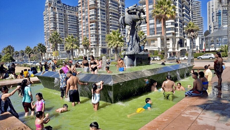 Tradicional pileta del borde costero de Viña del Mar fue vaciada luego que turistas la convirtieran en una verdadera piscina pública