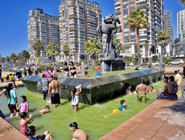 Tradicional pileta del borde costero de Viña del Mar fue vaciada luego que turistas la convirtieran en una verdadera piscina pública