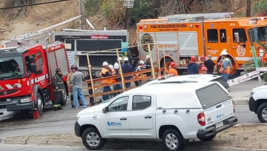 Continúan las diligencias por fatal accidente en cerro Las Delicias de Valparaíso: Trabajador habría fallecido por asfixia por inmersión