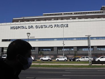 Descuentos por días no trabajados causan el enfado de funcionarios del Hospital Fricke de Viña: próxima semana votarán posible paro