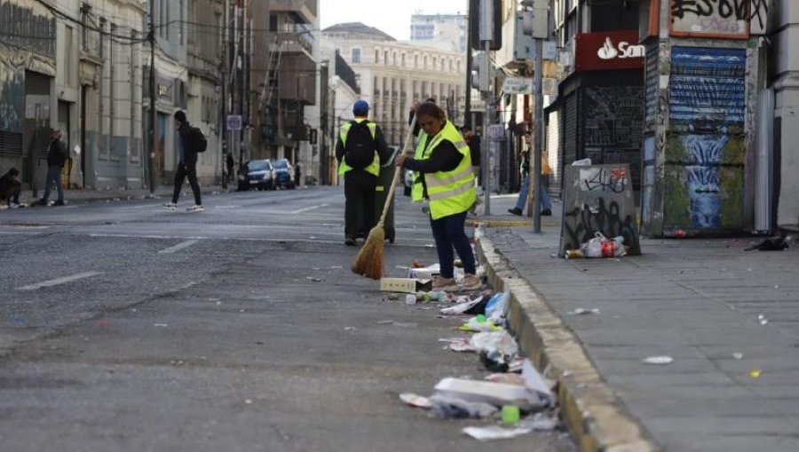 Aumentan dotación de funcionarios para reforzar servicio de aseo y mantención de áreas verdes en Valparaíso