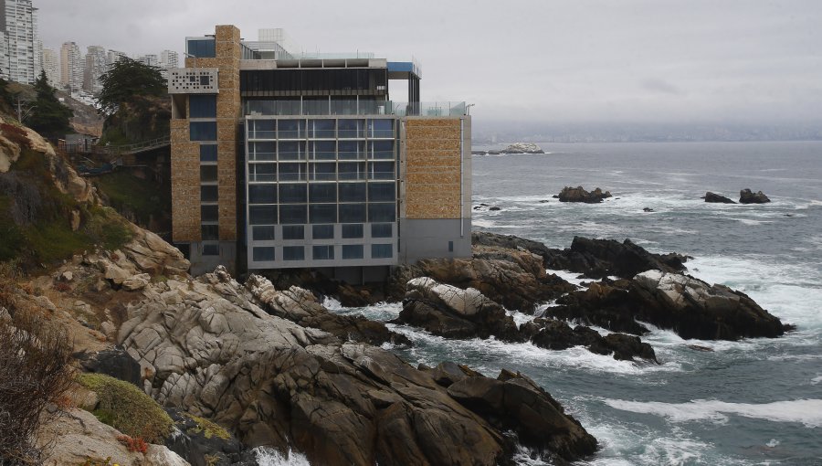 Cámara Chilena de la Construcción dice que demolición del Hotel Punta Piqueros refleja las dificultades que tienen los proyectos de inversión en Chile