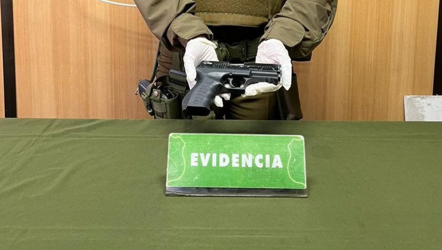 Detienen a adolescente de 17 años con prontuario por portar arma adaptada para el disparo en Valparaíso