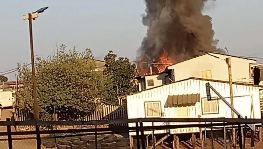 Dos viviendas resultaron afectadas por un incendio en el límite entre Valparaíso y Viña del Mar