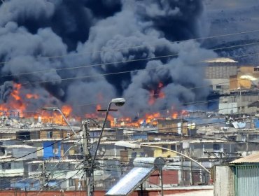 Controlan incendio que consumió acopio de escombros y residuos en el sector Cerro Chuño de Arica