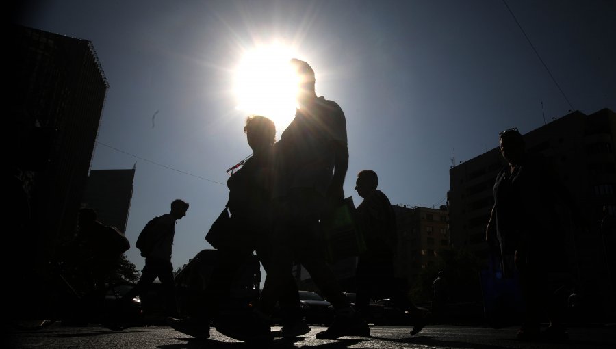 Amplían Alerta Roja por calor extremo en la región Metropolitana: temperaturas llegarían a los 38°C