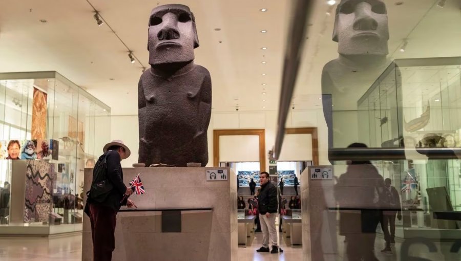 Presidente Boric se suma a petición al Museo Británico: "Que nos devuelvan el moai los ingleses"