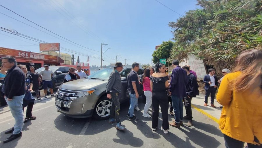 Restaurantes del borde costero de Concón en pie de guerra con el Municipio y Carabineros por problemas en estacionamientos