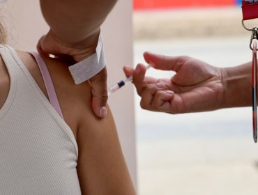 Refuerzan campaña de vacunación ante alza de casos Covid-19 en la región de Valparaíso